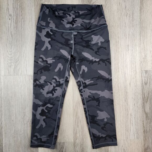 Zyia Active Cropped Camo Leggings size M - Picture 1 of 4